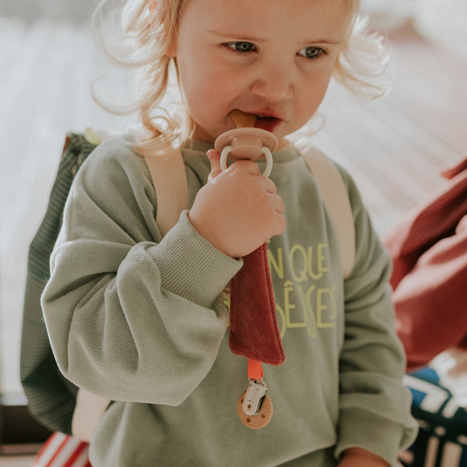 Attache tétine éponge vieux rose