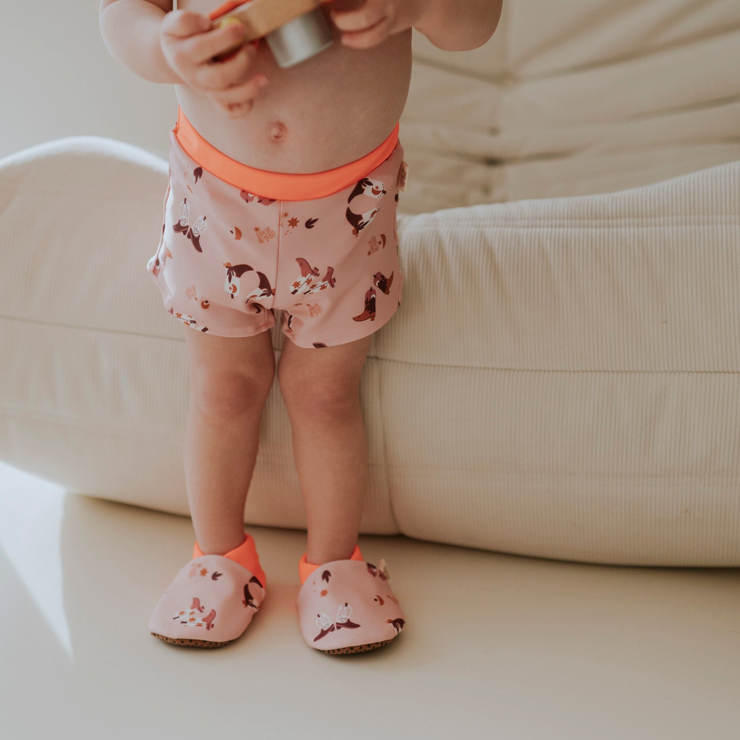 Chaussons plage bébé anti-UV Santiag rose