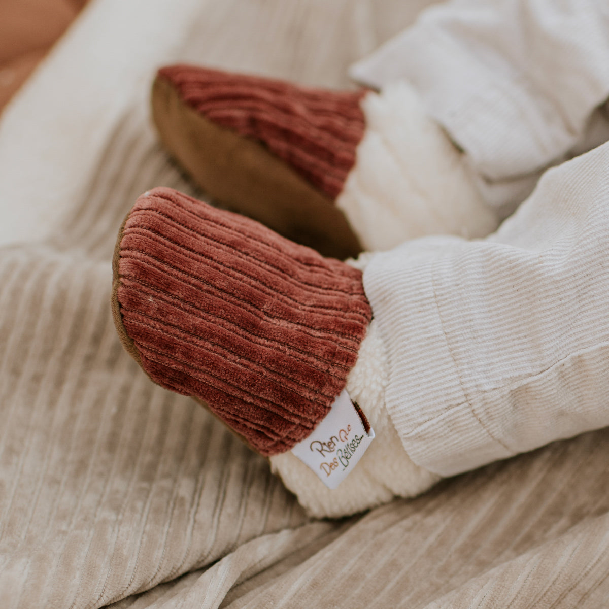 Chaussons velours framboise