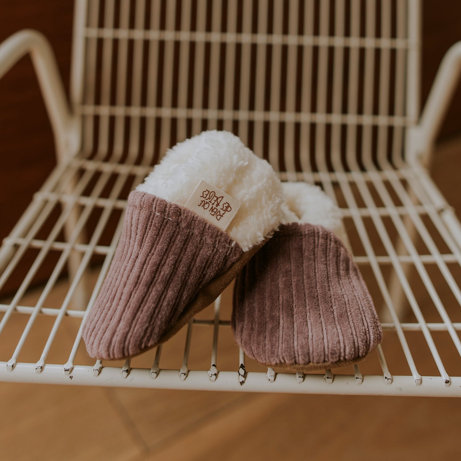 Chaussons velours parme