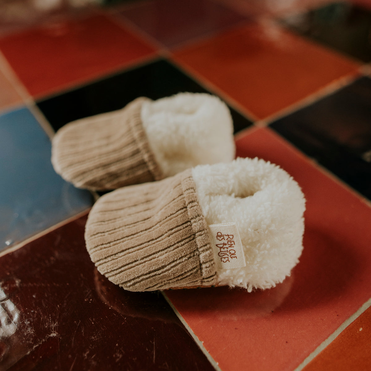 Chaussons velours taupe