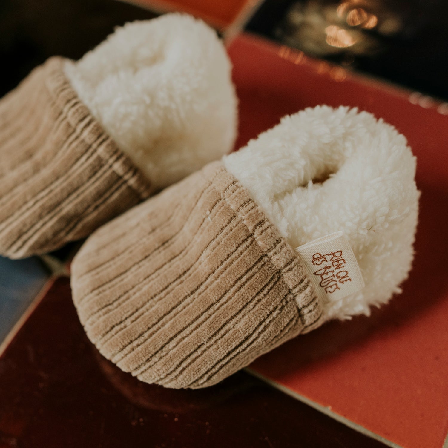 Chaussons velours taupe