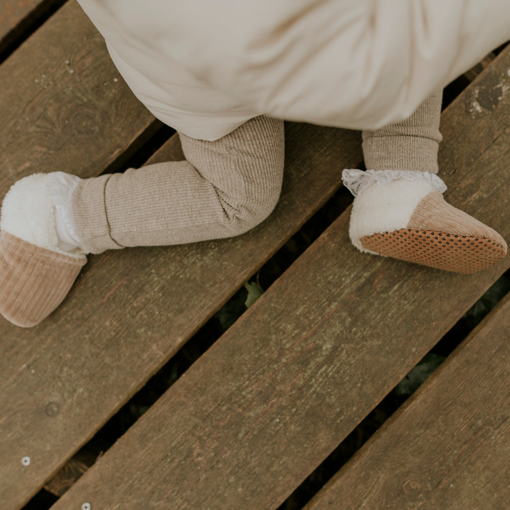 Chaussons velours taupe