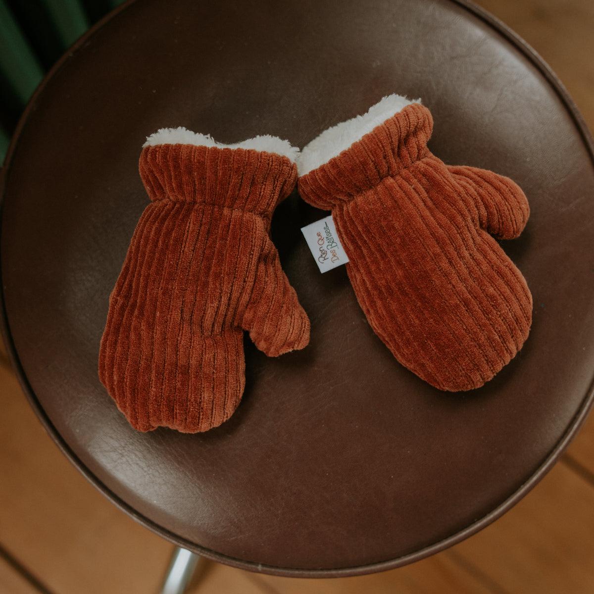 Moufles velours paprika