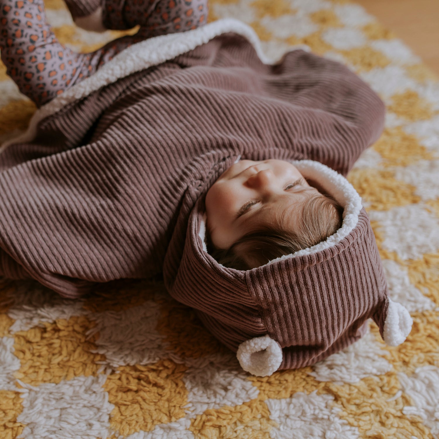 Poncho bébé velours parme
