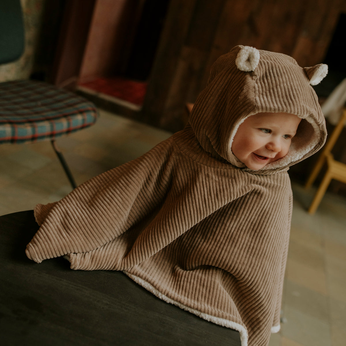 Poncho bébé velours taupe