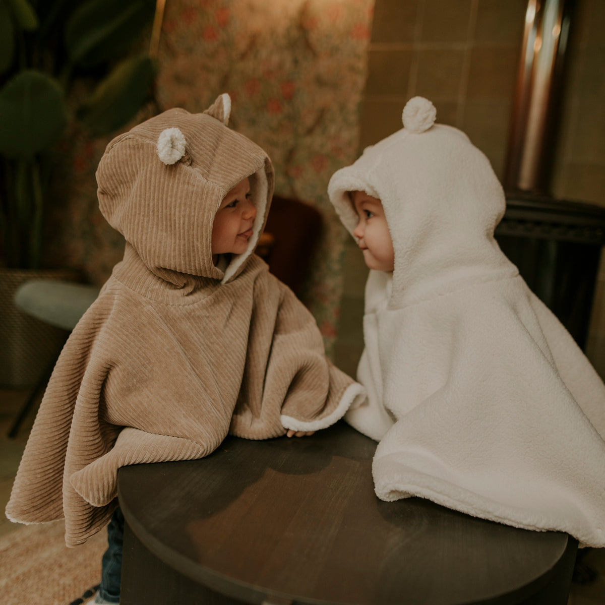 Poncho bébé velours taupe