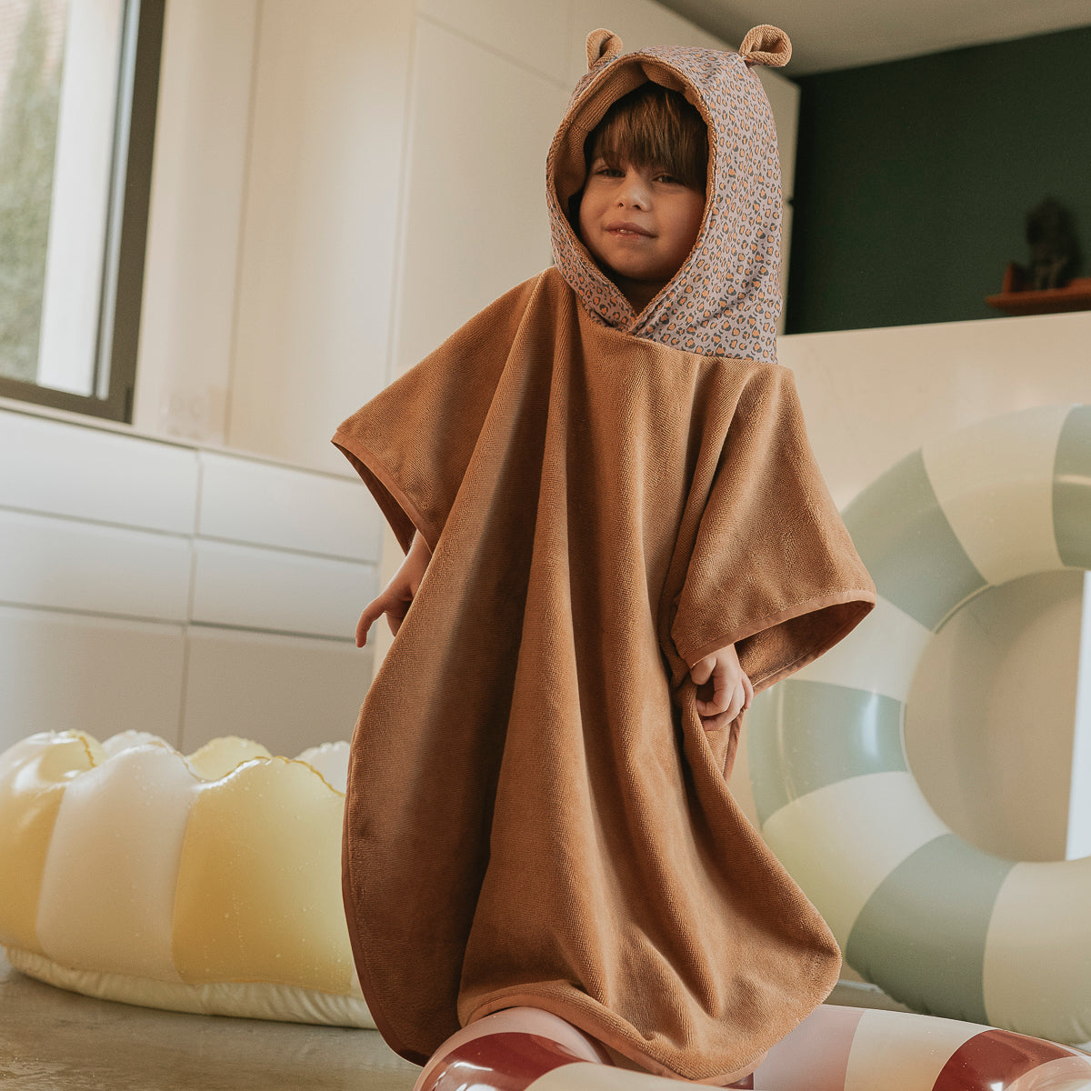 Poncho de bain camel et graou violet rien que des bêtises