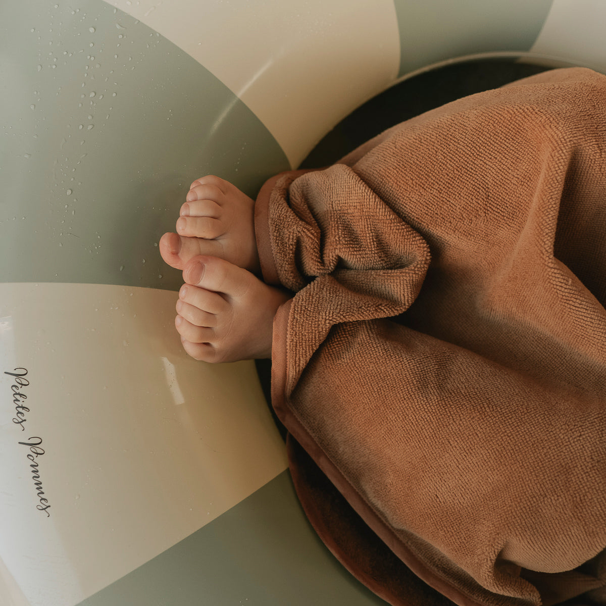 Poncho de bain camel et graou violet rien que des bêtises