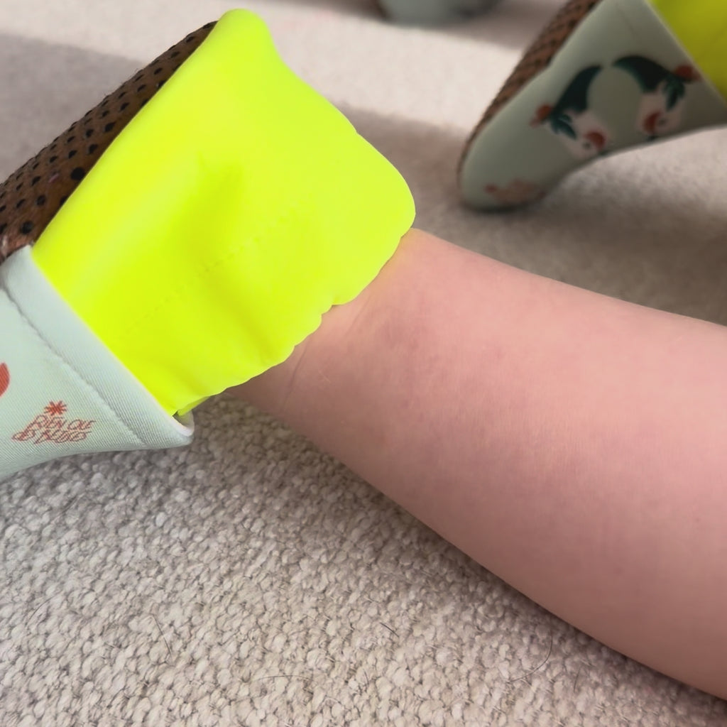 Chaussons plage bébé anti-UV Santiag vert