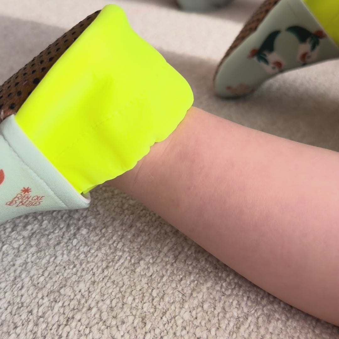 Chaussons plage bébé anti-UV Santiag vert